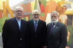 Al centro, el rector (E), Doctor Nicolás Bianco, junto a miembros de la Academia Nacional de Medicina