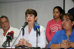 Rectora Cecilia García Arocha durante rueda de prensa