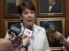 Declaraciones de la Rectoda de la UCV al salir de la reunión