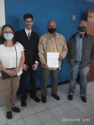 Izquierda a derecha, profa. Marianne Robles, Br. Joel Yépez, prof. José López (tutor) y prof. Henry Delfín. Izquierda a derecha, profa. Marianne Robles, Br. Joel Yépez, prof. José López (tutor) y prof. Henry Delfín.