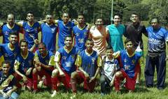 Equipo de Futbol UCV Maracay y Prof. Luis Fernández