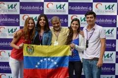 Equipo de debate ucevista que participó en la India