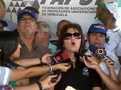 Lourdes Ramírez de Viloria, Presidenta de FAPUV, junto al Presidente de la APUCV, Víctor Márquez