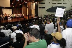 Docentes, trabajadores y estudiantes presentes en el Aula Magna de la UCV (Fotos: Jordana Ochoa)