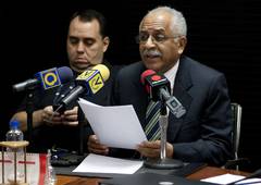 Abogado Enrique Sánchez habló en representación de un grupo de docentes y constitucionalistas
