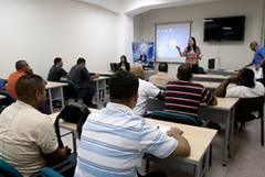 Vigilantes en el curso sobre las drogas