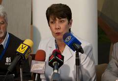 Rectora Cecilia García Arocha durante rueda de prensa